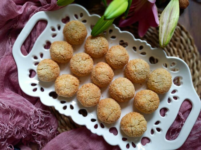 Paste di mandorle al cocco