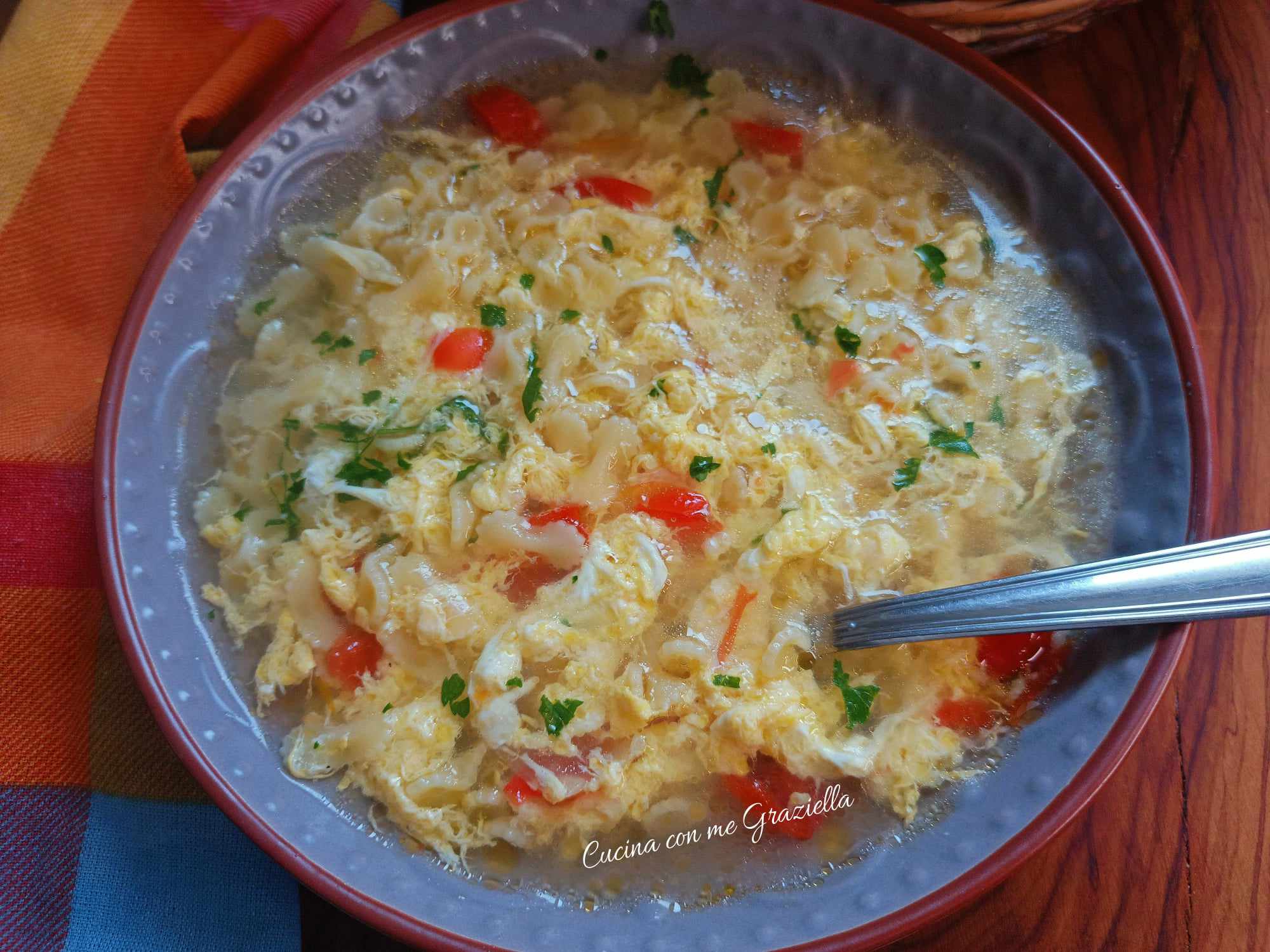 Pastina con l'uovo a sciuscelle