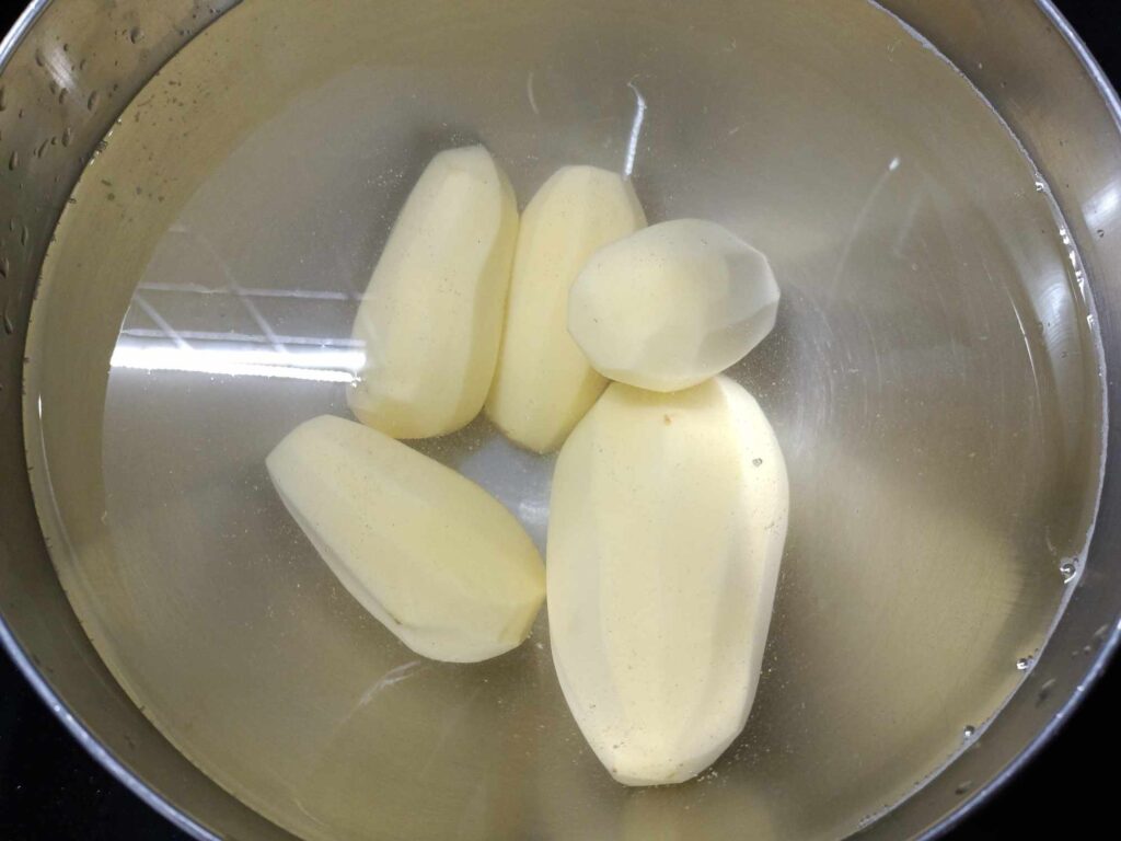 patate pelate in acqua