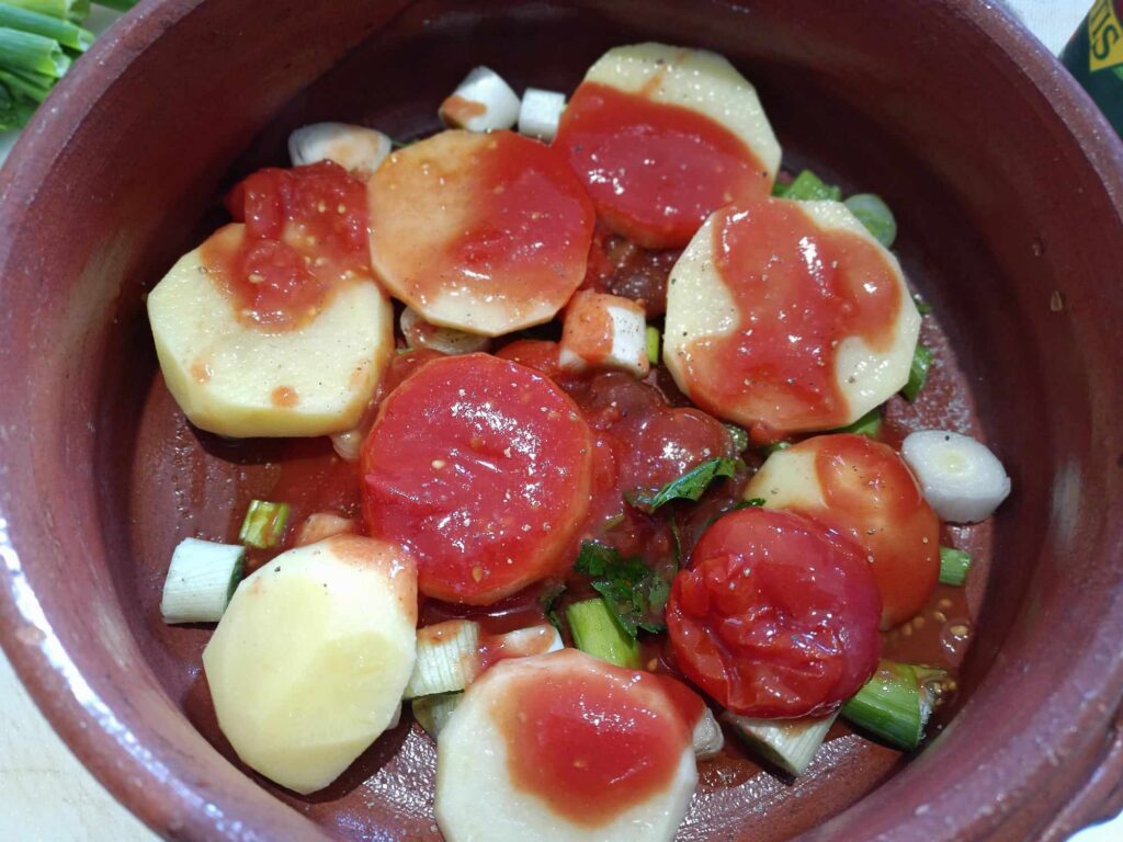 patate olive e capperi in teglia