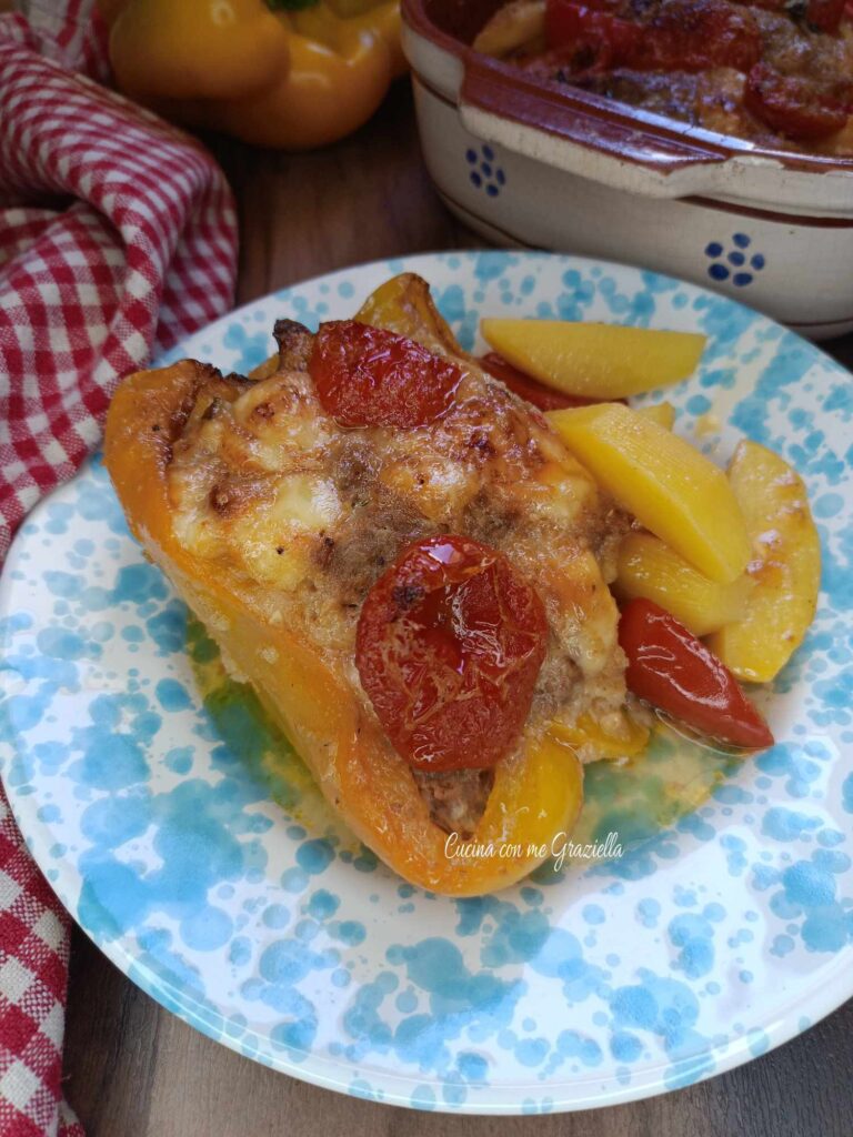 Peperoni ripieni di carne al forno 