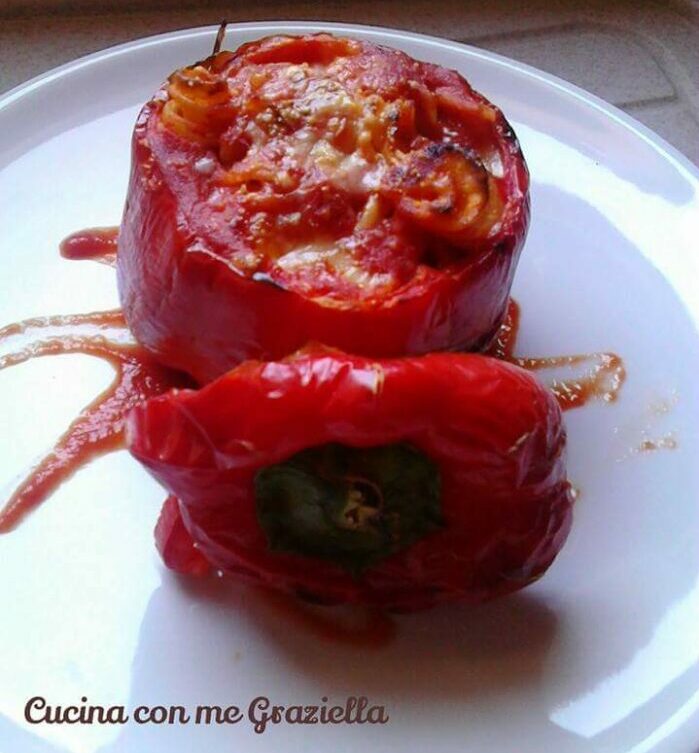 Peperoni ripieni di pasta