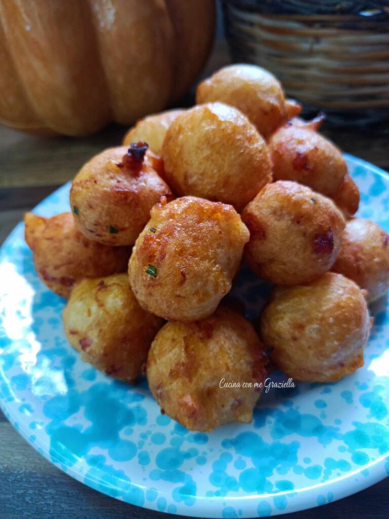 Pettole zucca e speck 