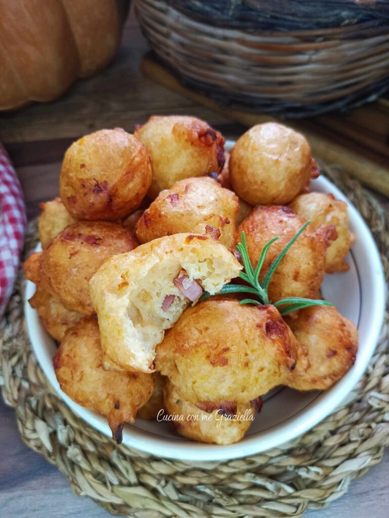 Pettole zucca e speck 