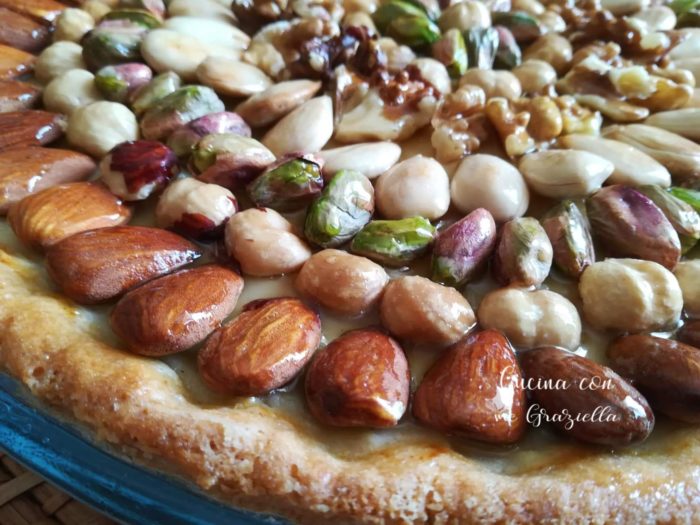 Crostata con frutta secca e ricotta