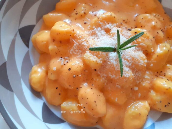 Gnocchi con crema di zucca e gorgonzola