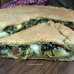 Pizza rustica con cicoria salsiccia e mozzarella