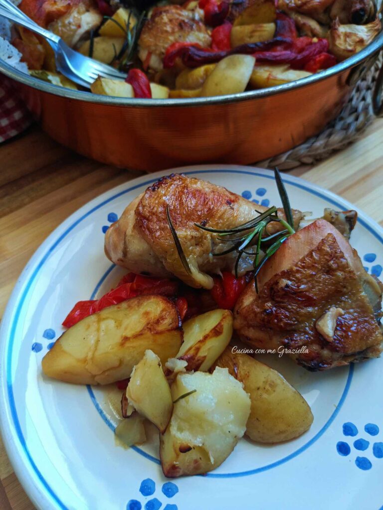 Pollo con patate e peperoni Pollo con patate e peperoni