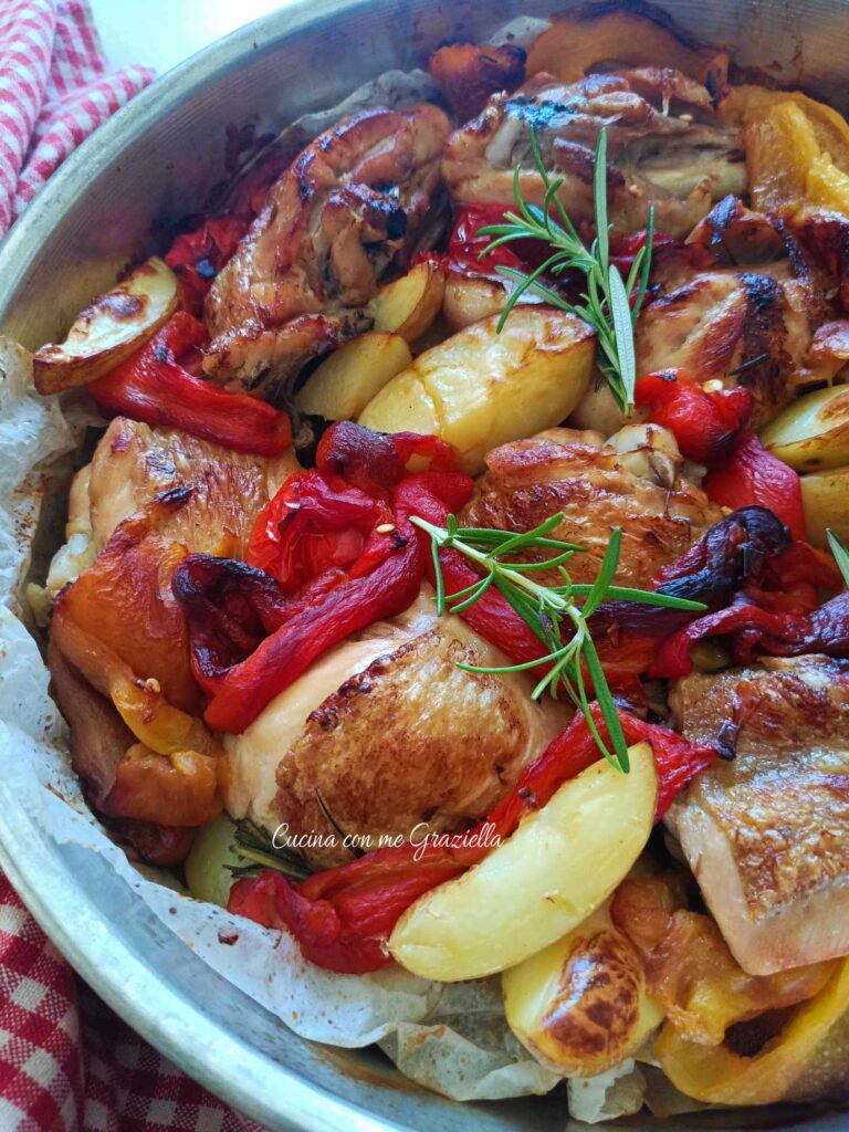 Pollo con patate e peperoni Pollo con patate e peperoni