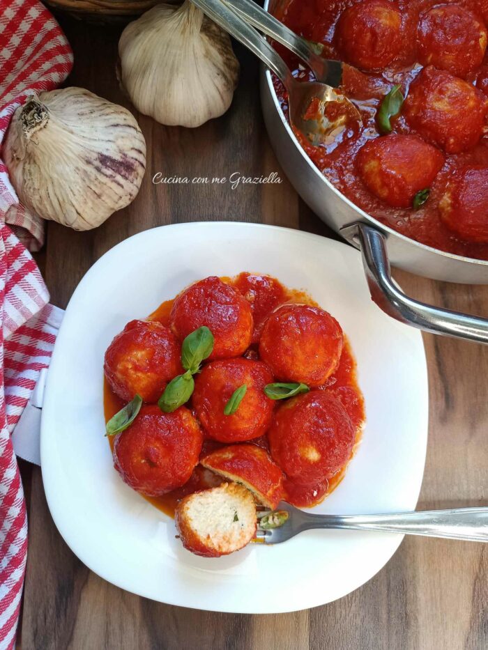 Polpette di ricotta al sugo