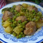 Polpette in umido con patate e piselli
