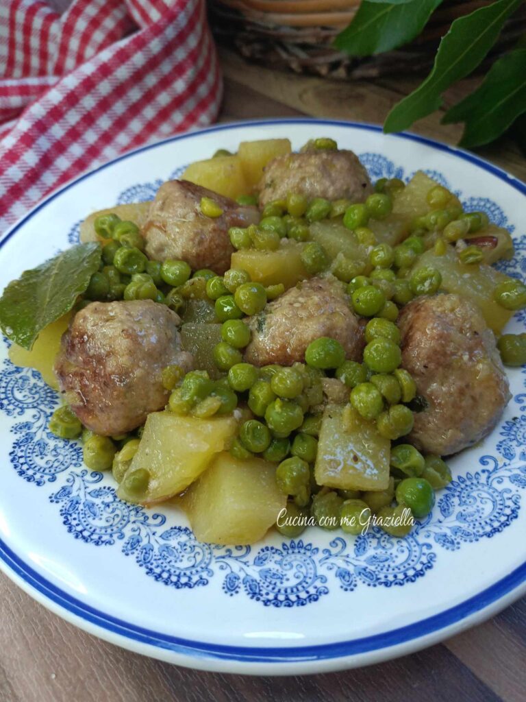 Polpette in umido con patate e piselli