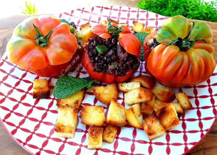 Pomodori ripieni di riso venere