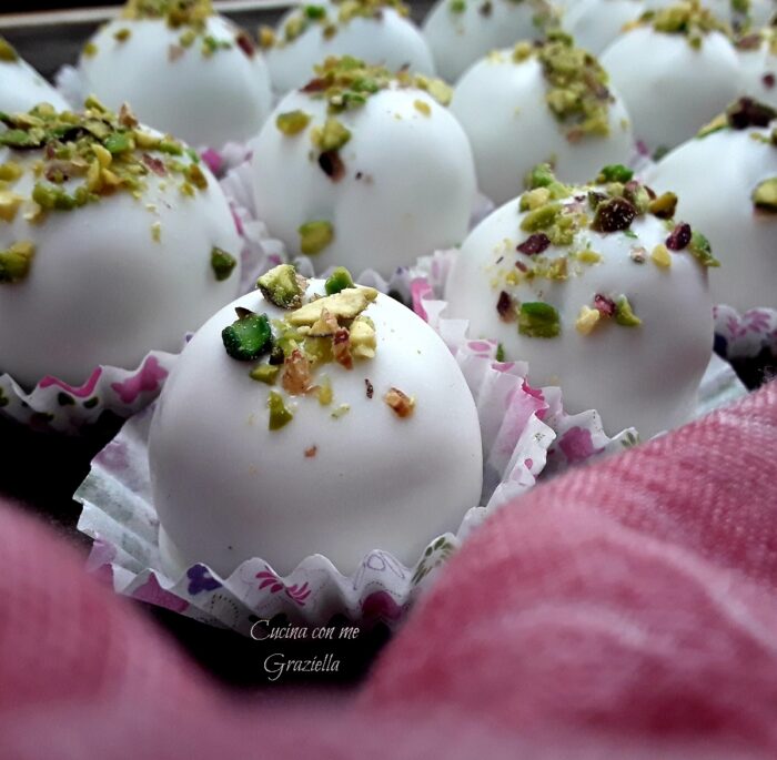 Praline di mandorle e crema di pistacchi