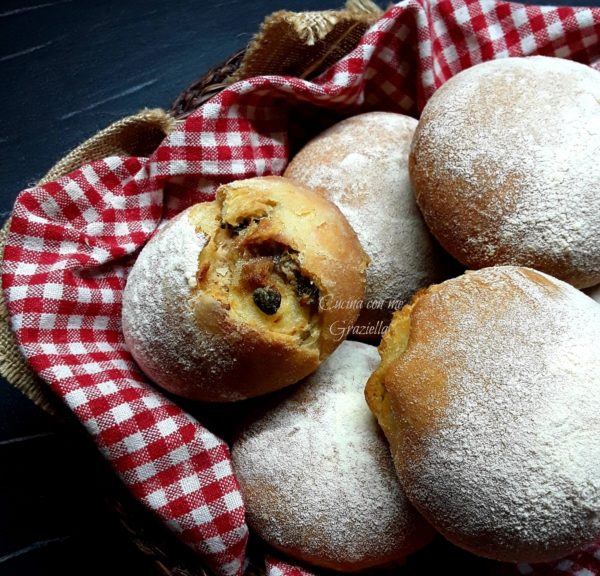 Pucce ripiene di tonno olive e capperi