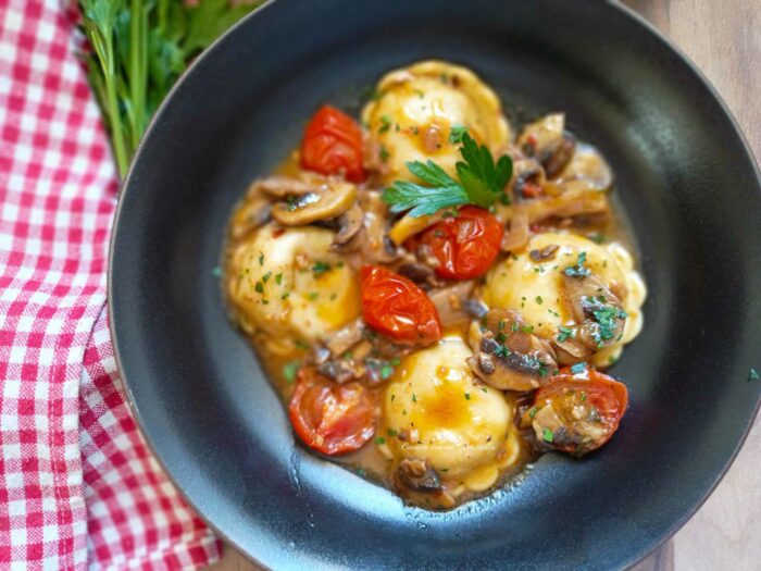 Ravioli ripieni di funghi e stracciatella