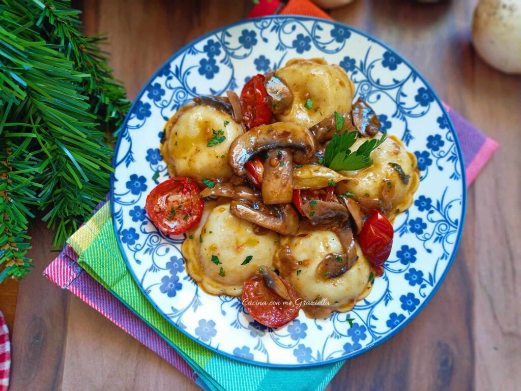 Ravioli ripieni di funghi e stracciatella 