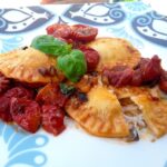 Ravioli senza uova ripieni di melanzane e stracciatella