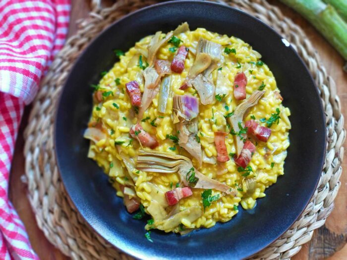 Risotto ai carciofi con zafferano e pancetta
