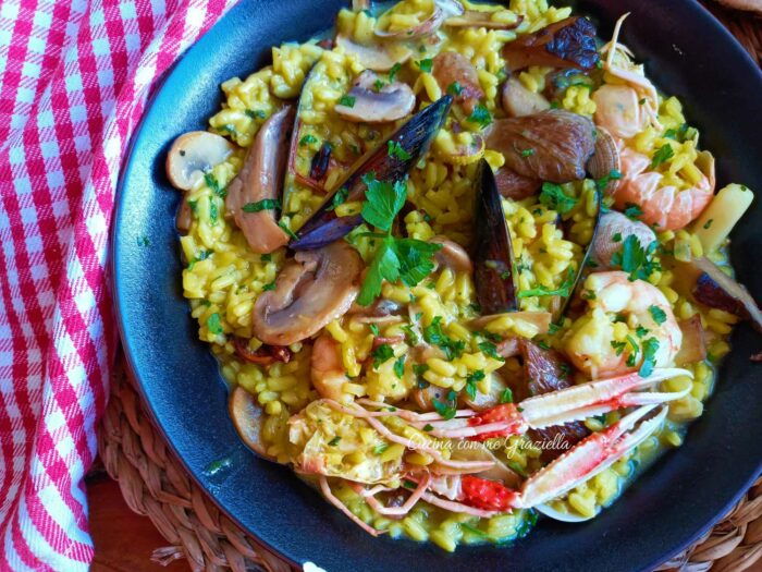 Risotto ai frutti di mare con zafferano e funghi