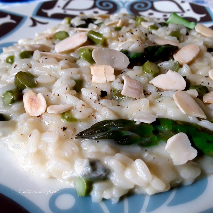 Risotto asparagi gorgonzola e mandorle