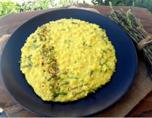 Risotto con asparagi, robiola e zafferano