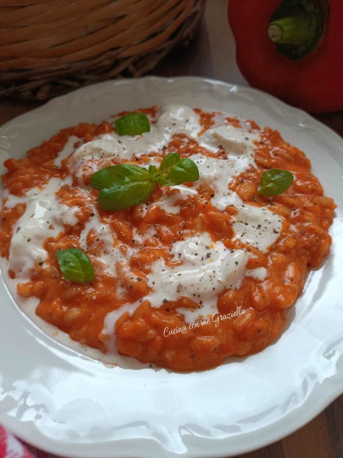 Risotto con crema di peperoni e stracciatella Risotto con crema di peperoni e stracciatella