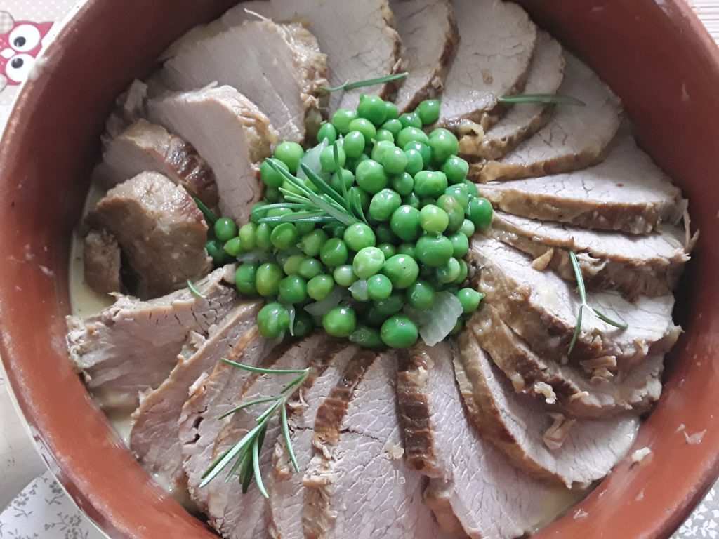 Roast beef alla genovese con i piselli