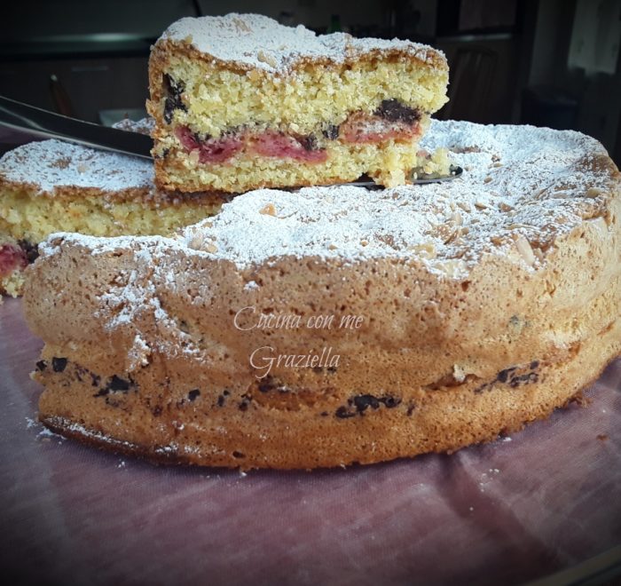 La torta rosata di mandorle interno