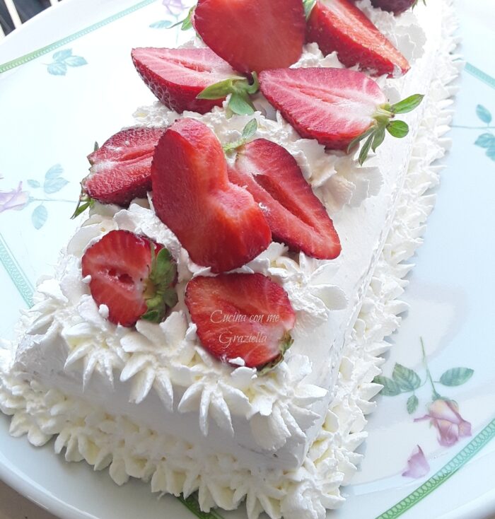Rotolo panna e fragole