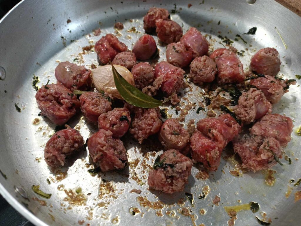 salsiccia in padella