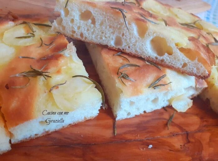 Focaccia con patate e rosmarino