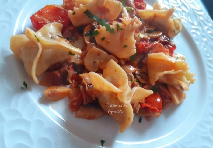 Fagottini ripieni di carne con funghi e speck