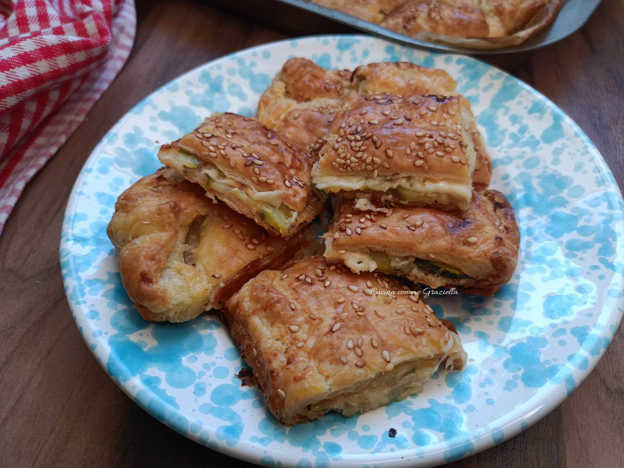 Sfogliatine di zucchine e formaggio filante