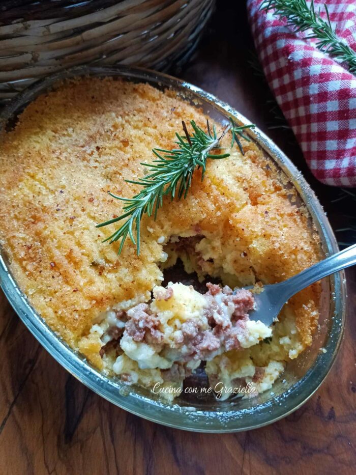 Sformato ripieno di patate e salsiccia 