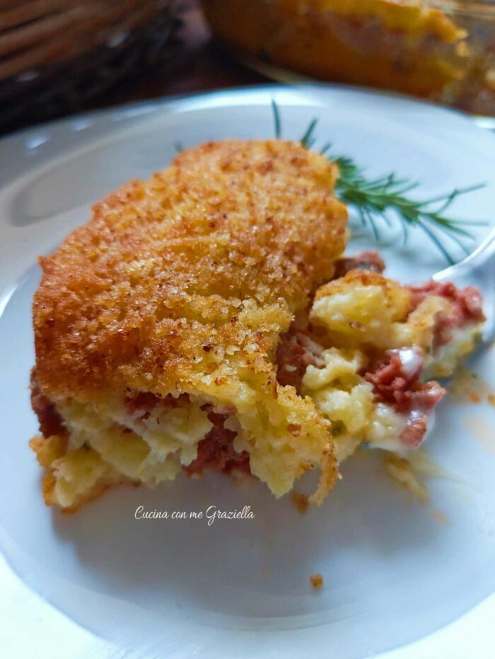 Sformato ripieno di patate e salsiccia 