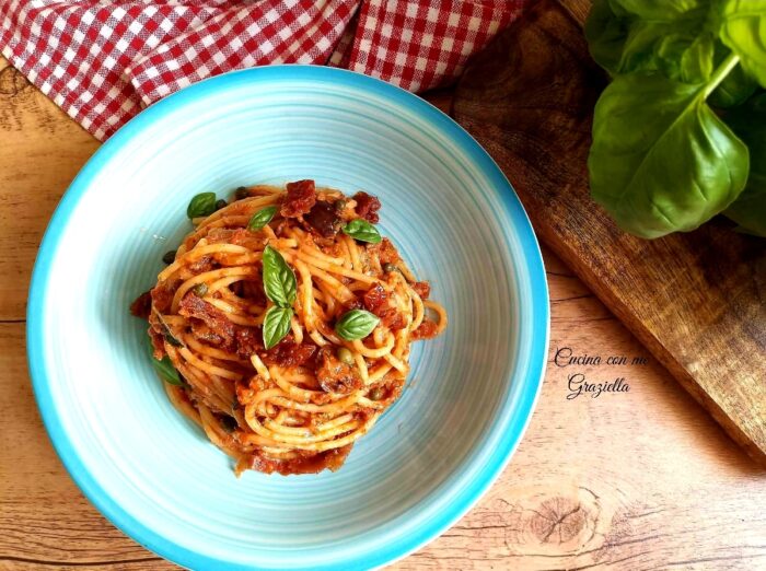 Spaghetti con Pesto di pomodori secchi e mandorle