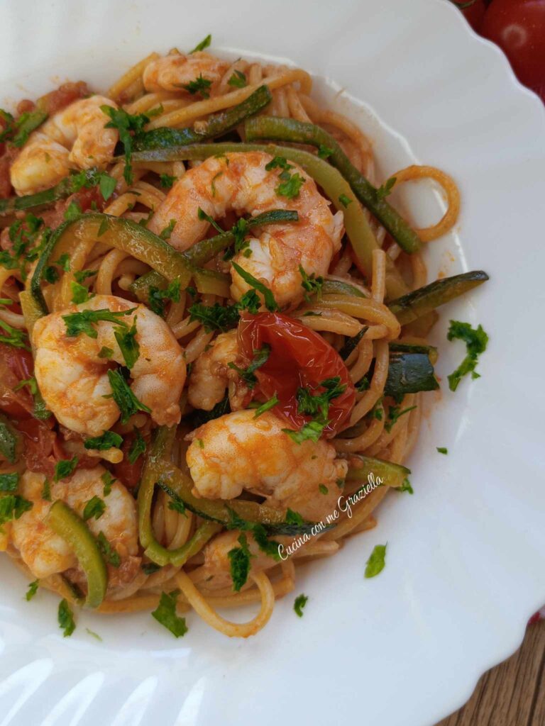 Spaghetti con zucchine e gamberetti 