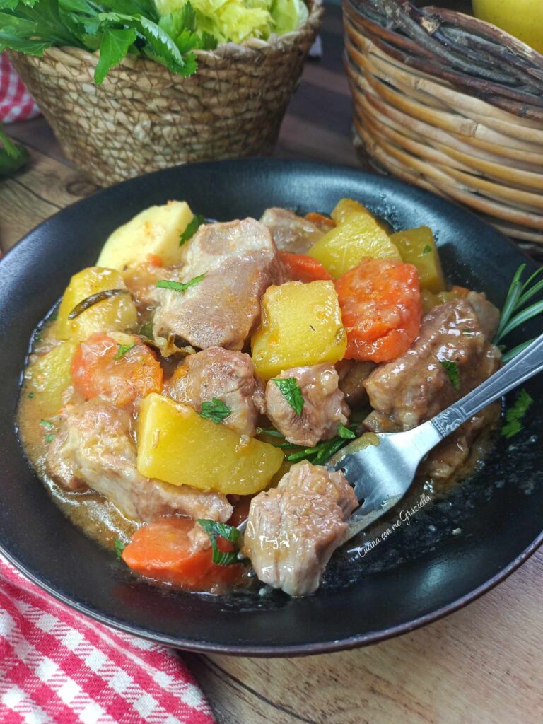 Spezzatino di patate in umido con le patate 2