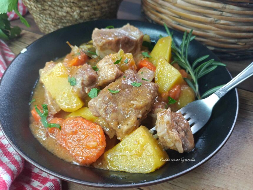Spezzatino di maiale in umido con patate