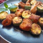 Spiedini di salmone e zucchine