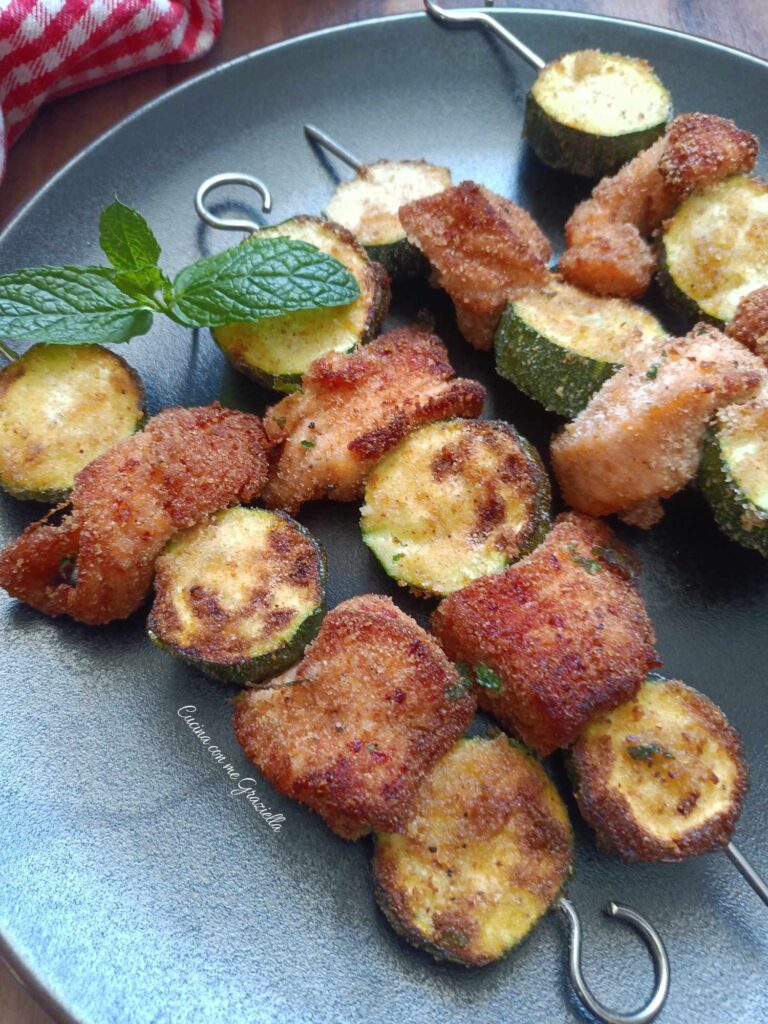 Spiedini di salmone e zucchine Spiedini di salmone e zucchine