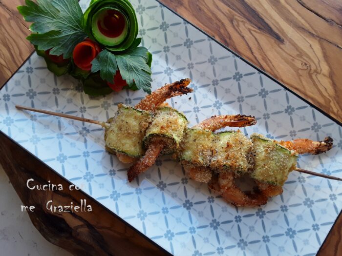Spiedini di zucchine e gamberetti al forno