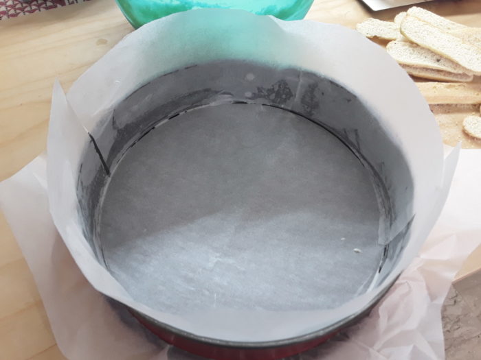 Stampo foderato di carta forno