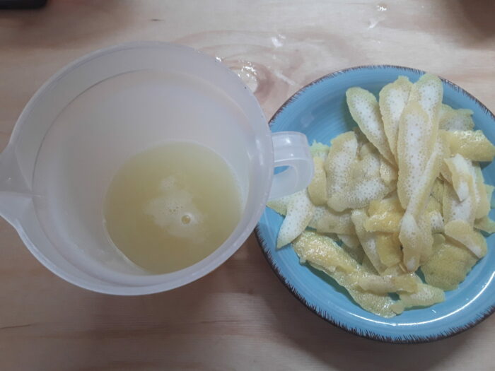 Succo di limone e scorze