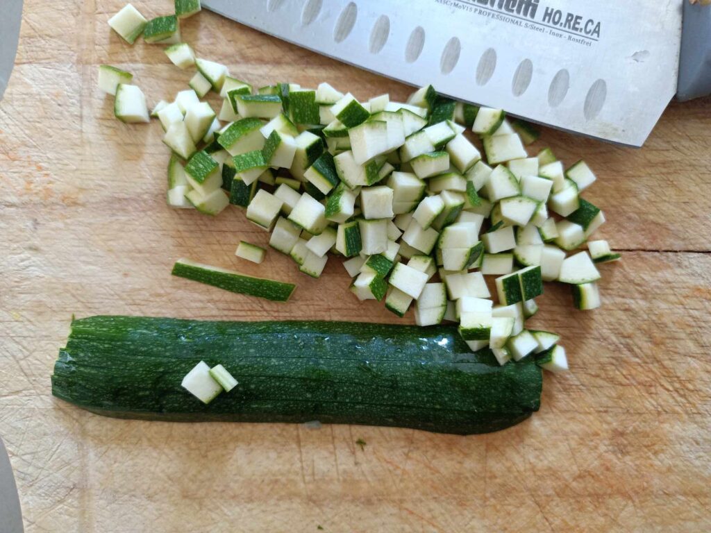 Taglio zucchine a dadini