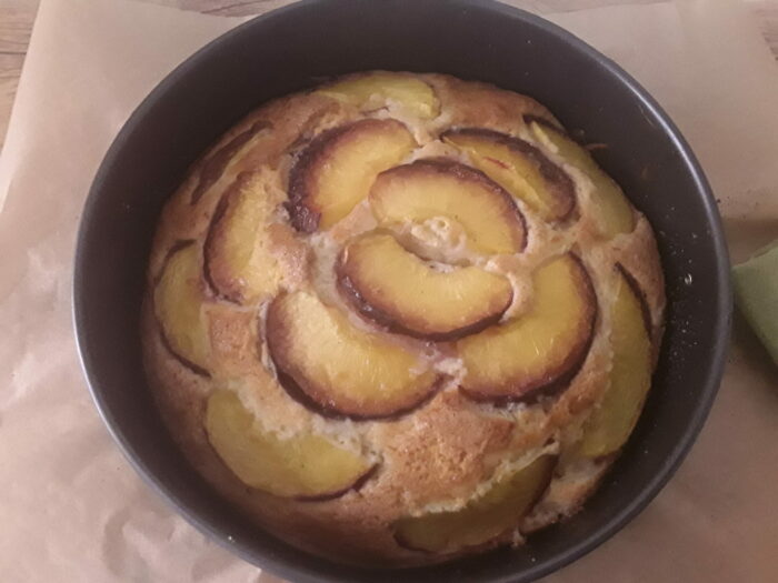 torta soffice alle pesche cotta