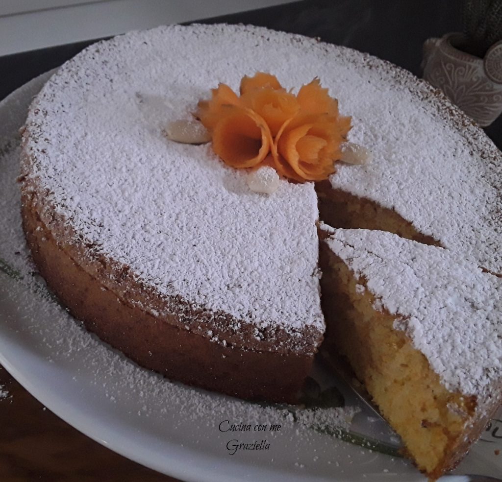 Torta di carote e mandorle senza burro senza latte e senza olio