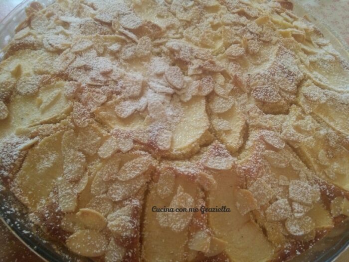 Torta mele e mandorle