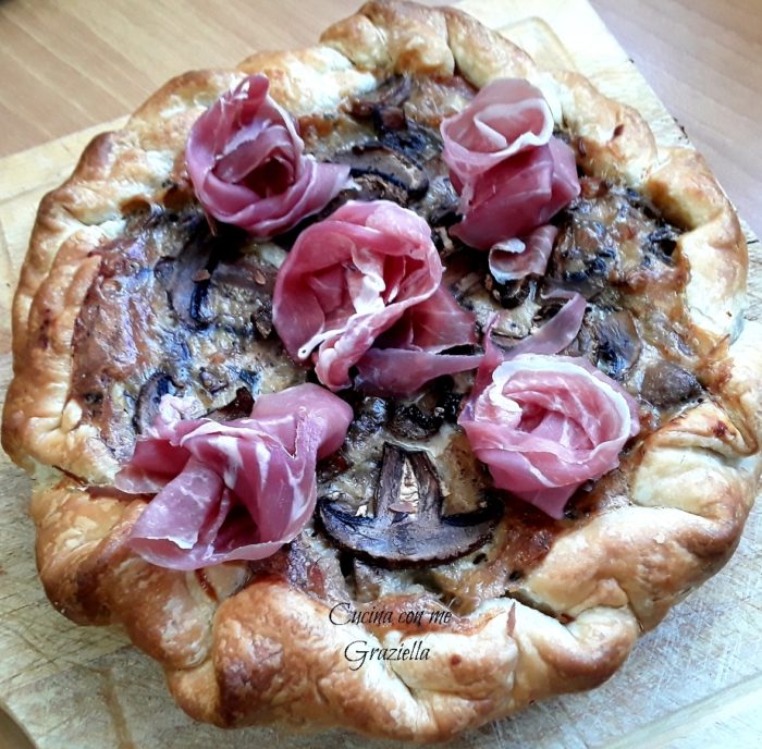Torta salata con funghi patate e provola